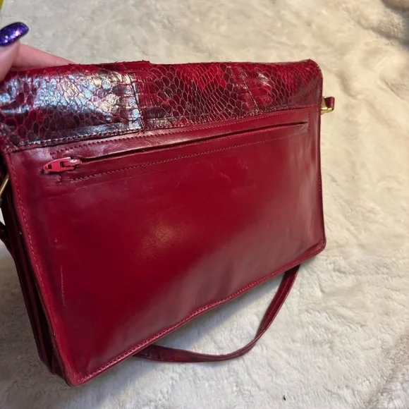 Vintage Crossbody Bag Red Snakeskin Print Gold-tone Hardware Vegan Patent Shiny - Picture 11 of 15